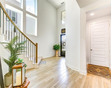 10514 Skyward Estate Trail - Photo Thumbnail 5