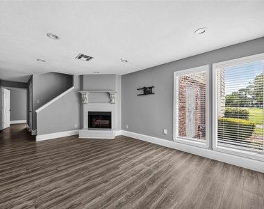 7866 Green Lawn Drive - Photo Thumbnail 2