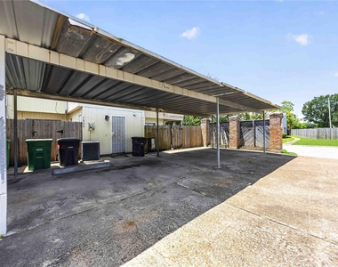 7866 Green Lawn Drive - Photo Thumbnail 11