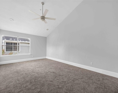 7866 Green Lawn Drive - Photo Thumbnail 7