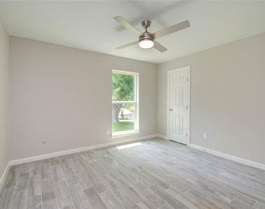 7902 La Roche Lane - Photo Thumbnail 17