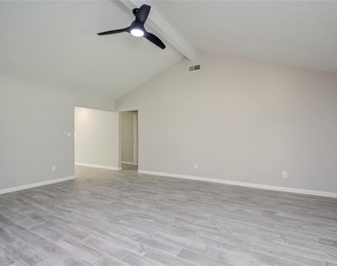 7902 La Roche Lane - Photo Thumbnail 4