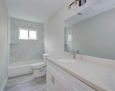 7902 La Roche Lane - Photo Thumbnail 16