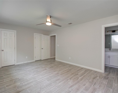 7902 La Roche Lane - Photo Thumbnail 13
