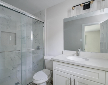 7902 La Roche Lane - Photo Thumbnail 14