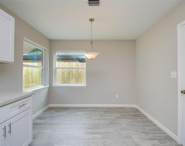 7902 La Roche Lane - Photo Thumbnail 11