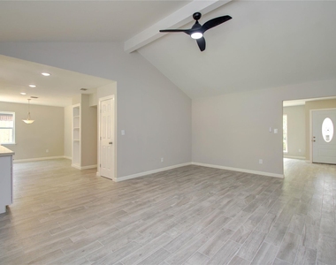 7902 La Roche Lane - Photo Thumbnail 3