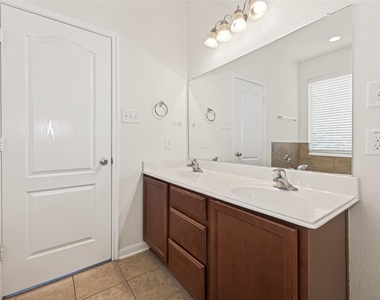 21015 Blackstone Villa Lane - Photo Thumbnail 38