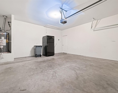 21015 Blackstone Villa Lane - Photo Thumbnail 42