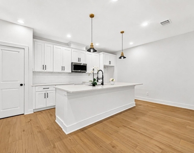7824 Beckley Street - Photo Thumbnail 7