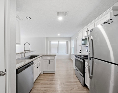 15011 Crockett Road - Photo Thumbnail 9