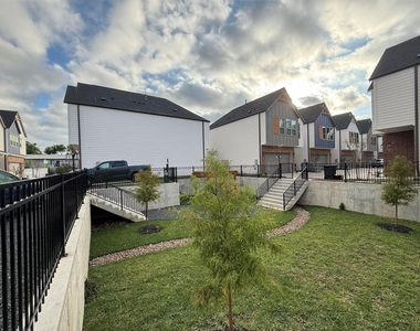 8430 Vogue Lane - Photo Thumbnail 18