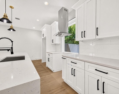 7824 Beckley Street - Photo Thumbnail 5