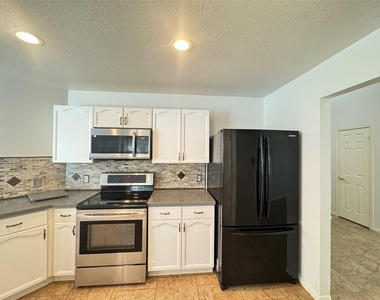210 Rolling Plains Drive - Photo Thumbnail 8