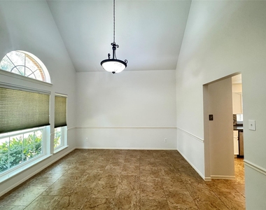 210 Rolling Plains Drive - Photo Thumbnail 5