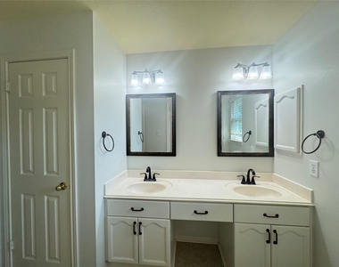 210 Rolling Plains Drive - Photo Thumbnail 40