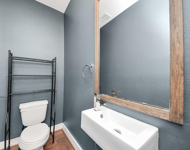 1411 Boswell Street - Photo Thumbnail 14