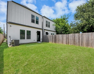 1411 Boswell Street - Photo Thumbnail 29