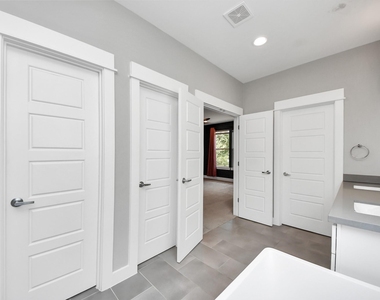 1411 Boswell Street - Photo Thumbnail 5