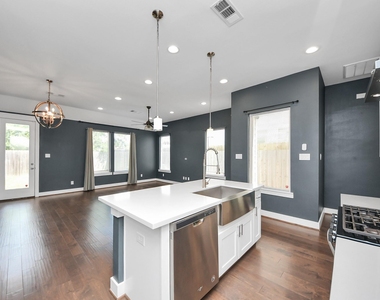 1411 Boswell Street - Photo Thumbnail 8