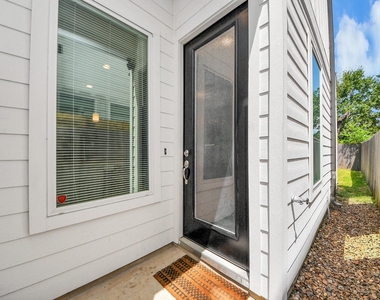1411 Boswell Street - Photo Thumbnail 28
