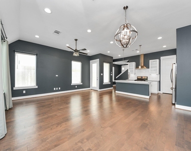 1411 Boswell Street - Photo Thumbnail 2