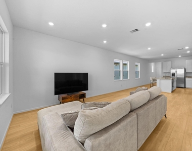 18006 Lasso Mills Drive - Photo Thumbnail 7