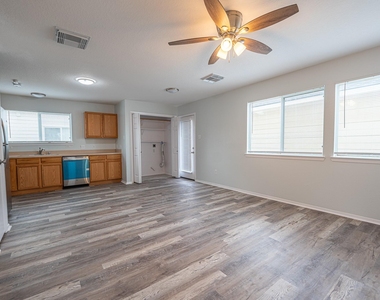 6247 Elton Knolls Street - Photo Thumbnail 7