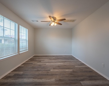 6247 Elton Knolls Street - Photo Thumbnail 4