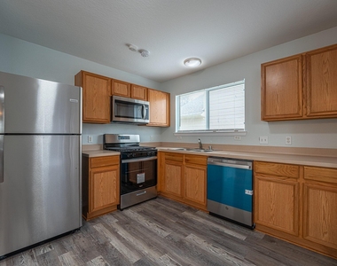 6247 Elton Knolls Street - Photo Thumbnail 8