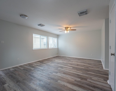 6247 Elton Knolls Street - Photo Thumbnail 10