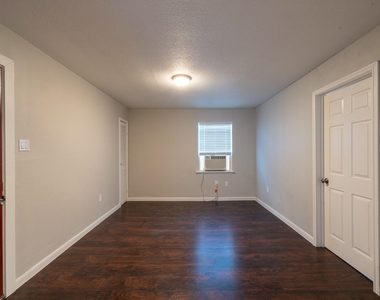 2507 Delano - Photo Thumbnail 5