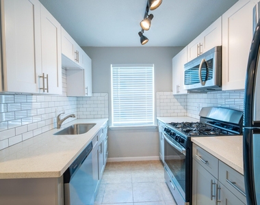 2507 Delano - Photo Thumbnail 10