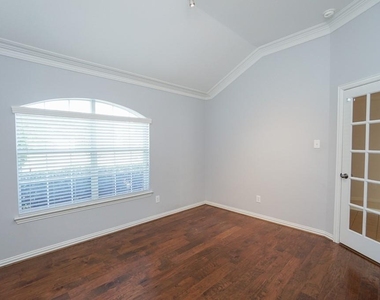 7102 Thistlewood Park Court - Photo Thumbnail 4