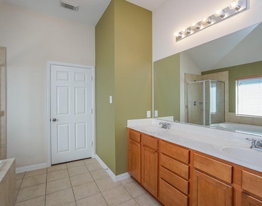 7102 Thistlewood Park Court - Photo Thumbnail 18