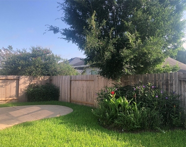7102 Thistlewood Park Court - Photo Thumbnail 29