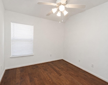 7102 Thistlewood Park Court - Photo Thumbnail 23