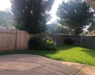 7102 Thistlewood Park Court - Photo Thumbnail 28