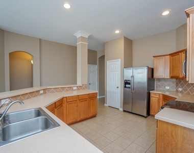7102 Thistlewood Park Court - Photo Thumbnail 11