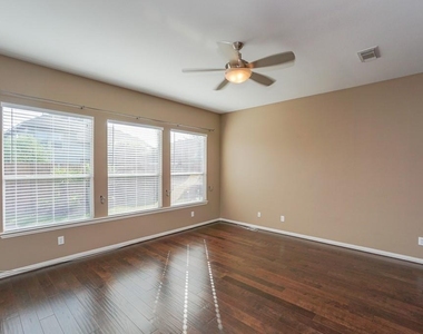 7102 Thistlewood Park Court - Photo Thumbnail 8
