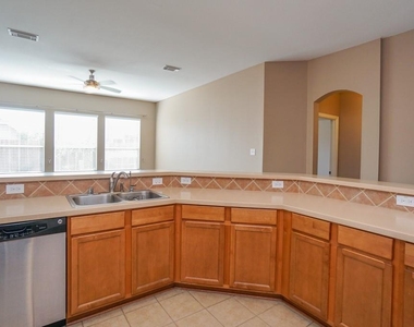 7102 Thistlewood Park Court - Photo Thumbnail 12