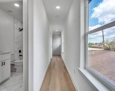 8411 Mahalia Drive - Photo Thumbnail 5