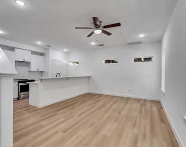 8411 Mahalia Drive - Photo Thumbnail 2