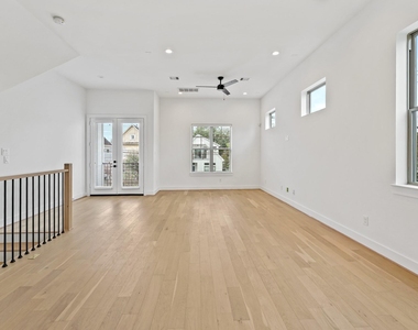 1108 Brooks Street - Photo Thumbnail 6
