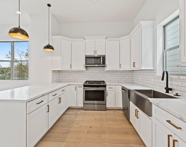 1108 Brooks Street - Photo Thumbnail 9