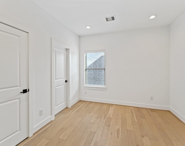 1108 Brooks Street - Photo Thumbnail 16
