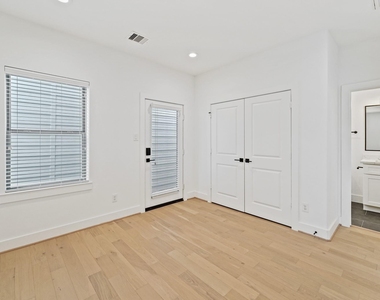 1108 Brooks Street - Photo Thumbnail 4