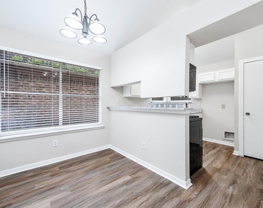 103 Avocado Street - Photo Thumbnail 7