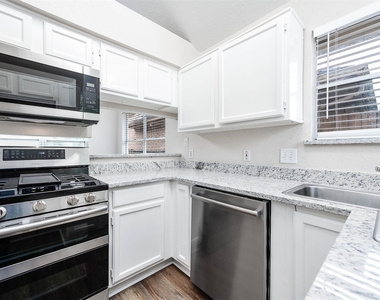 103 Avocado Street - Photo Thumbnail 9