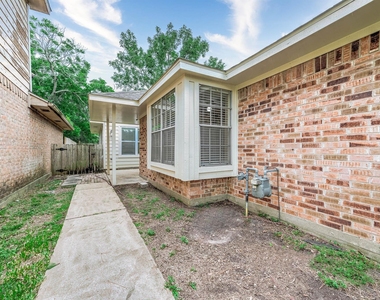 103 Avocado Street - Photo Thumbnail 3